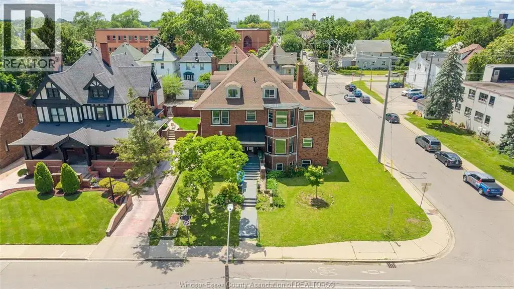801 Victoria Avenue, Windsor